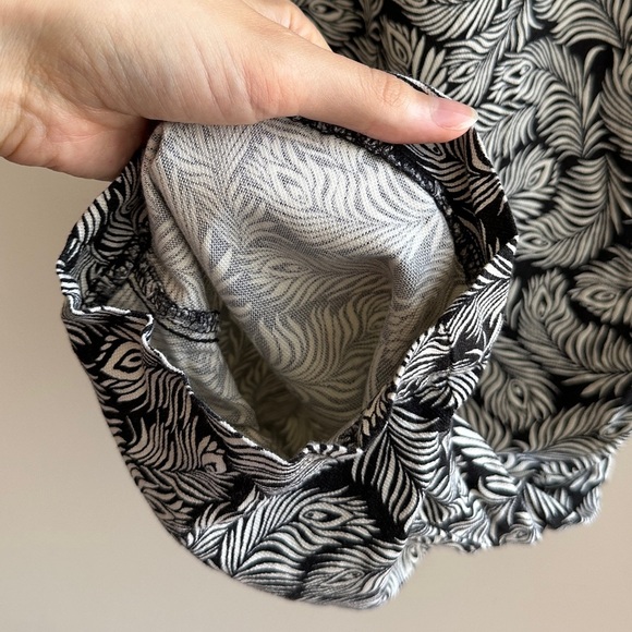 H&M Black and White Feather Print Ankle Pants, Fun Flowy Pants, Size 12 - Picture 10 of 15